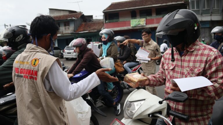 Heri Gunawan Bagikan Ribuan Takjil Untuk Masyarakat Sukabumi 4 TAKJIL GRATIS RAI Heri Gunawan