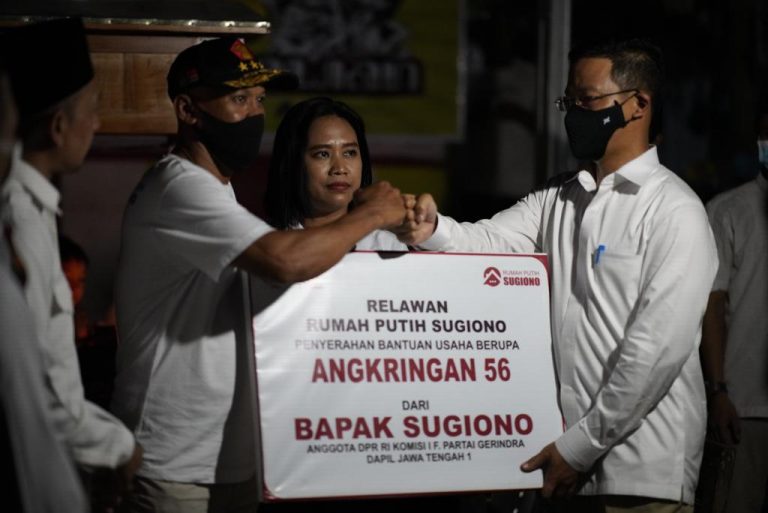 Wujudkan Ekonomi Kerakyatan, Sugiono Bantu Kader Modal Usaha dan Angkringan 4 sugiono 3