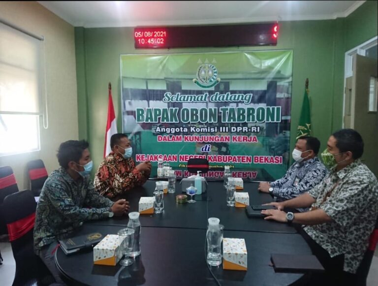 Obon Tabroni Kunjungi Pengadilan & Kejaksaan Negeri Kabupaten Bekasi 4 obon3