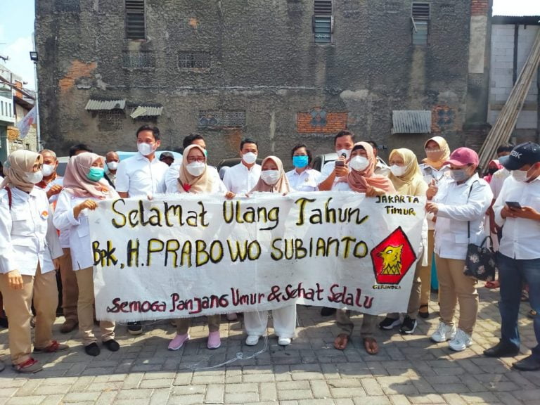 Rayakan HUT Prabowo, Habiburokhman bagi sembako di Jakarta Timur 4 E2B1E3F3 FF0D 4878 82A4 D0ECA86AE698