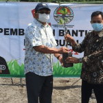 Kapoksi Gerindra Komisi VIII DPR RI Abdul Wachid menyerahkan puluhan ribu bibit produktif kepada masyarakat di Jepara dan Kudus Jateng Dok. Instagram @fraksipartaigerindra