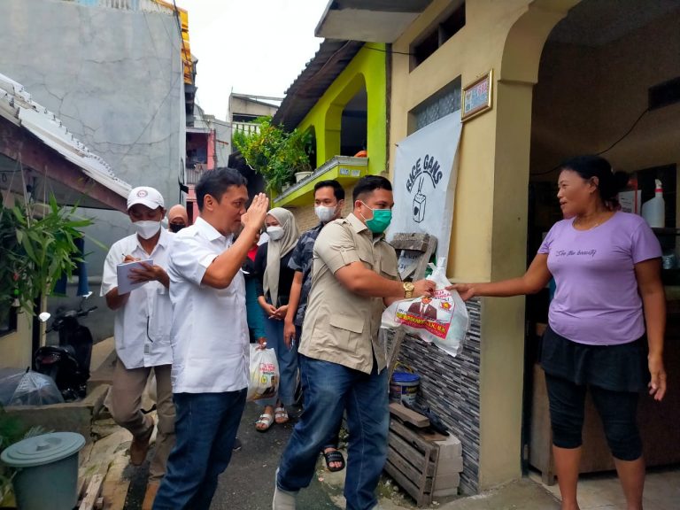 Weekend ala Habiburokhman, Cek Wilayah Banjir dan Bagikan Sembako di Dapilnya 4 habib3