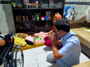 Nikmati Weekend, Habiburokhman Bagikan Puluhan Kursi Roda di Jakarta Timur 6 548EB04E 58E3 4B9D 93E8 45C068DC1911