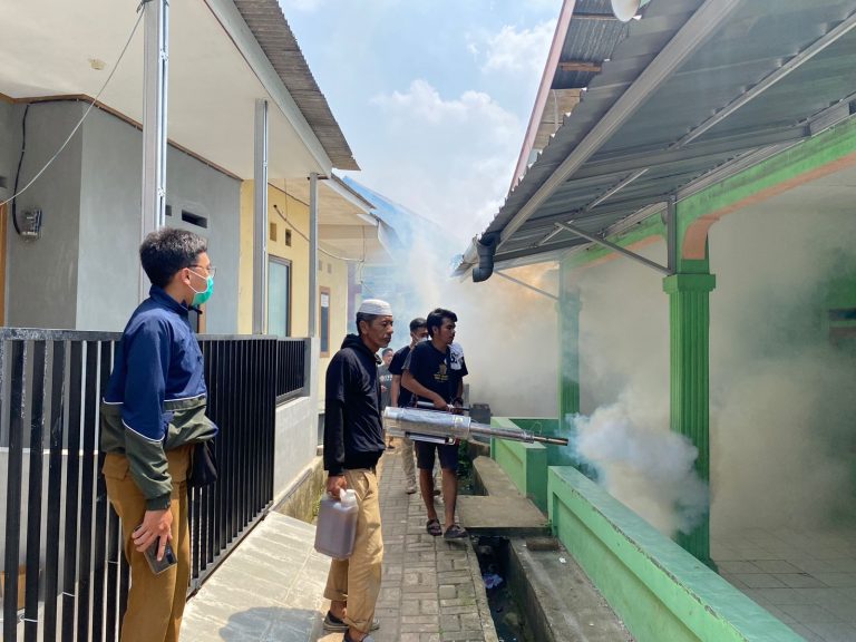 Tekan Angka Demam Berdarah, PAC Gerindra Ciputat Inisiasi Fogging Bagi Masyarakat 4 2c7cd5c1 52f6 4cf4 bda8 c70655cc532a
