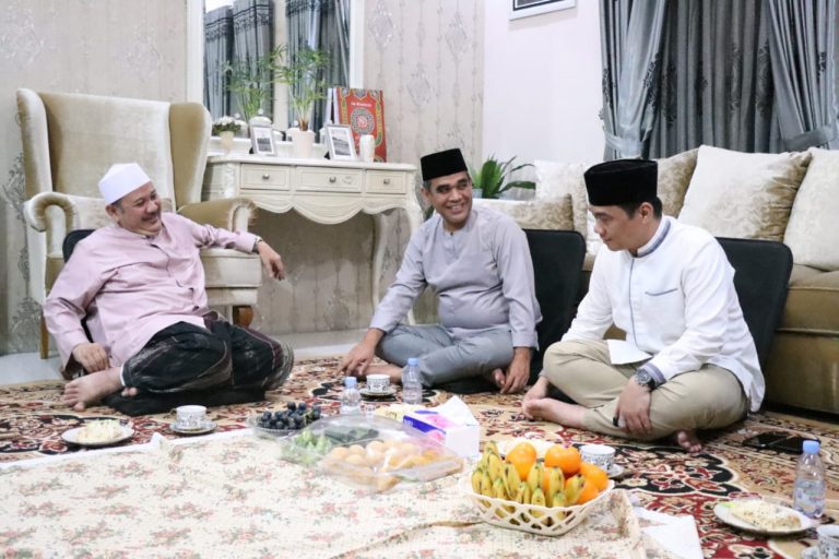 Sekjen Gerindra bersama Wagub DKI Silaturahmi Ramadhan dengan Ulama Habaib 4 FF3DDEA8 983A 4F42 B9A6 81F0A4FA1D54