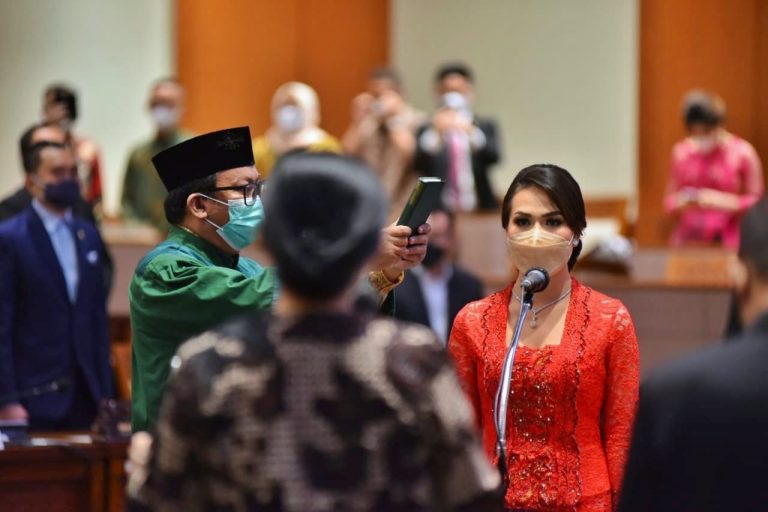 Gantikan Renny Astuti, DPR Resmi Lantik Siti Nurizka Puteri 4 rizka