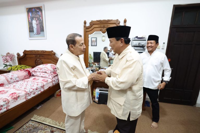 Habib Lutfi Acungkan Jempol untuk Prabowo, Bertanda Apa? 4 prabowolutfi2