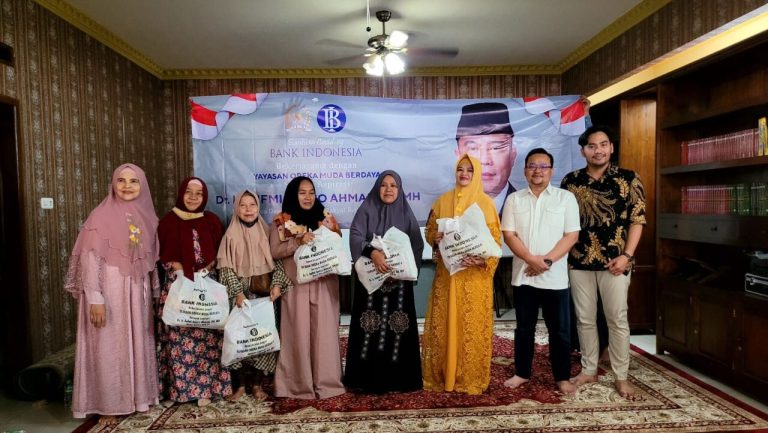 Wakil Ketua DPR RI Sufmi Dasco Ahmad Salurkan Ribuan Paket Sembako Bagi Warga Tangsel 4 8644b7b4 9e5d 42e1 afdc f419a385578f