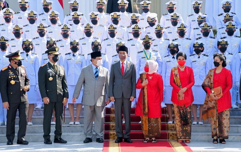 Momen Prabowo Dampingi Presiden Jokowi dalam Pelantikan Perwira TNI-Polri di Istana 4 prabowo2