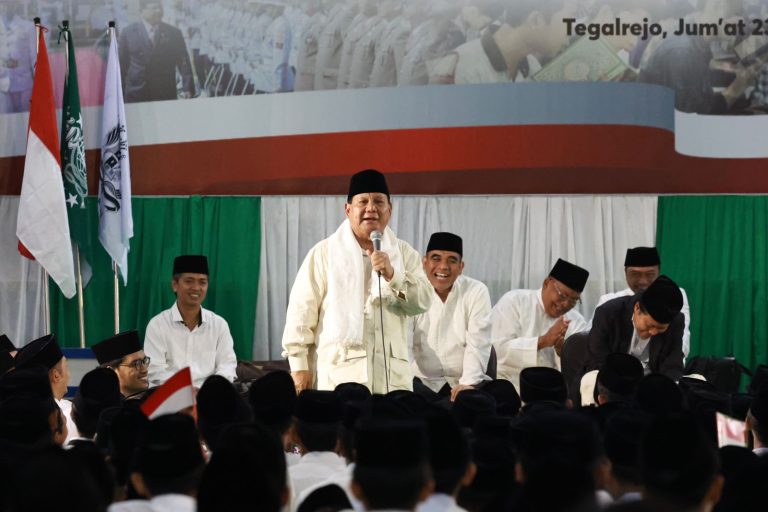 Berkunjung ke Ponpes Api Tegalrejo, Pak Prabowo Didoakan Jadi Presiden 4 8B0E387A CC43 48EE 8F1F 7AF73232B356