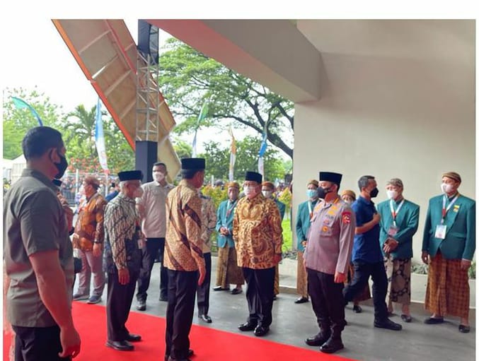 Sikap Sempurna Prabowo Sambut Jokowi di Muktamar Muhammadiyah 17 WhatsApp Image 2022 11 21 at 10.51.08