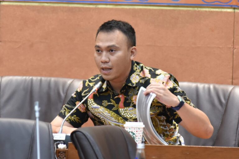 Husein Minta Semen Indonesia Perhatikan Aspek Lingkungan 4 WhatsApp Image 2022 12 05 at 13.04.25