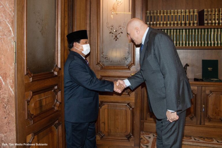 Temui Menhan Italia, Prabowo Bahas Transfer Teknologi hingga Modernisasi Alutsista 4 WhatsApp Image 2022 12 14 at 11.25.20