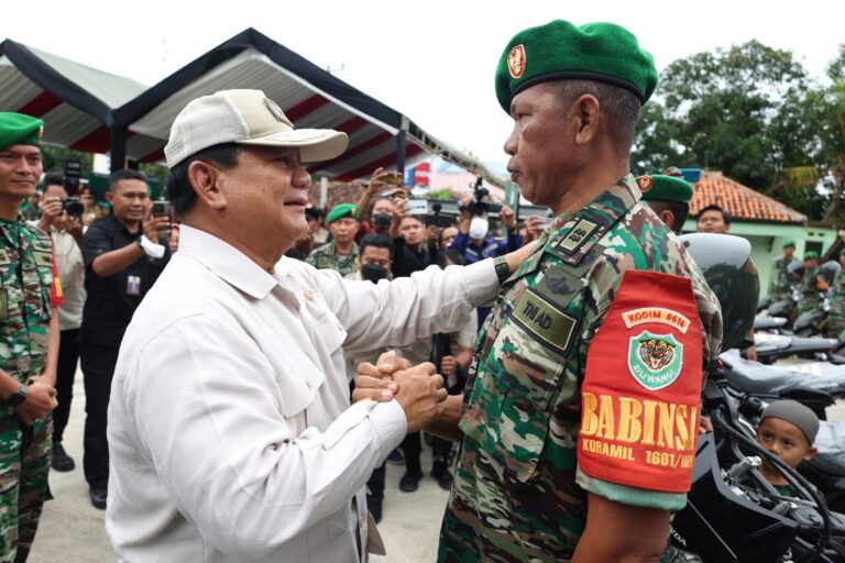 Perbaiki Kondisi Seluruh Aparat, Prabowo Serahkan Bantuan Motor ke Babinsa Koramil Indramayu 4 WhatsApp Image 2022 12 23 at 14.31.17