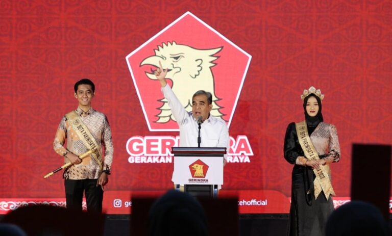 Di Aceh Launching Nomor Urut, Sekjen Gerindra Minta Pengurus Gencar Sosialisasikan Pose 2 Jari 4 muzani2jari