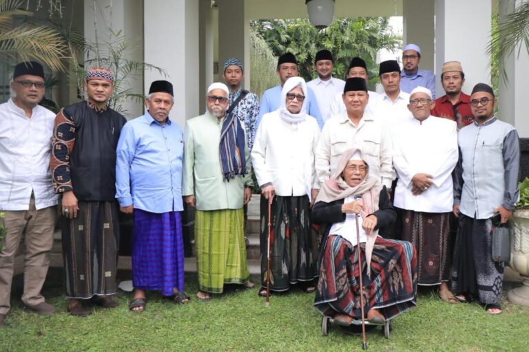 Kyai Sepuh Jawa Timur Doakan Prabowo: Semoga Yang Dicita-citakan 2024 Terwujud 4 prabowoulama