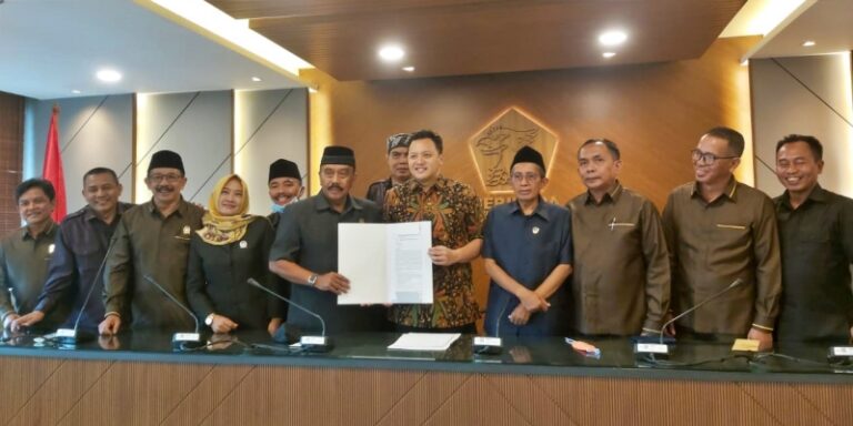 Terima Aduan Tragedi Kanjuruhan, Fraksi Gerindra Siap Teruskan ke Pimpinan DPR 4 691285 07291410012023 WhatsApp Image 2023 01 10 at 16.15.20