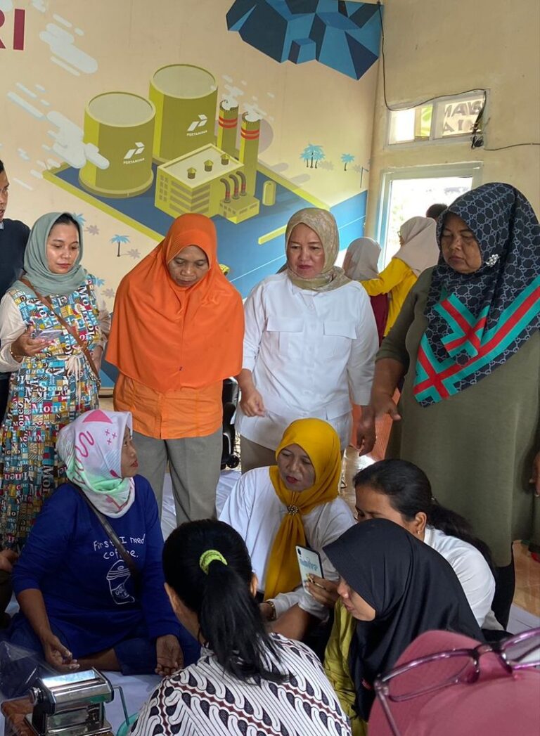 Komit Sejahterakan Petani, Dwita Ria Latih Askowani Buat Keripik Singkong 4 WhatsApp Image 2023 02 14 at 15.44.30