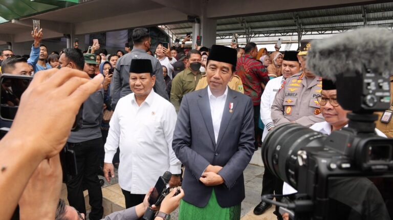 Hadir di Tabalong, Prabowo Kembali Dampingi Presiden Jokowi Kunker 4 WhatsApp Image 2023 03 17 at 13.48.25