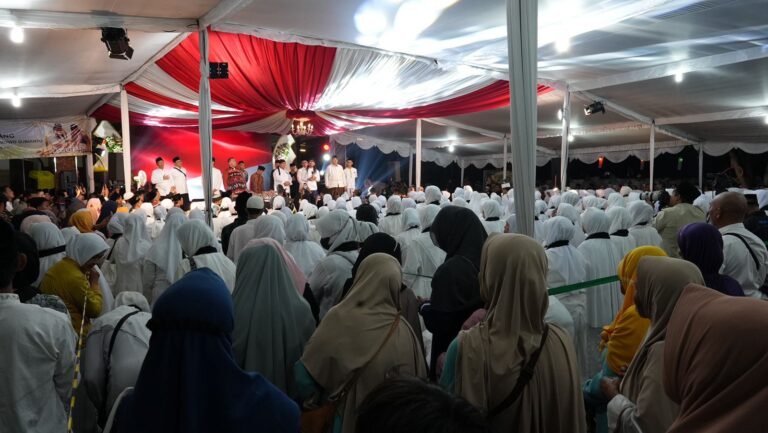 Disambut Ribuan Orang, Pak Prabowo, Gus Miftah, Pendeta Gilbert Sepanggung di Sleman 4 WhatsApp Image 2023 05 04 at 07.34.09