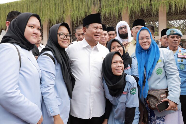 Hadiri Acara di Masjid Istiqlal, Pak Prabowo: Di Sisa Hidup Kita, Berbuat yang Terbaik untuk Rakyat 4 WhatsApp Image 2023 05 18 at 18.03.01