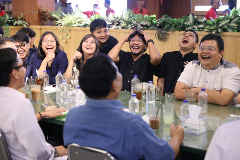 Makan Padang Bareng Juragan 99, Arief Muhammad dkk, Prabowo Salut Makin Banyak Anak Muda Berani Jadi Pengusaha 4 WhatsApp Image 2023 06 25 at 18.55.22