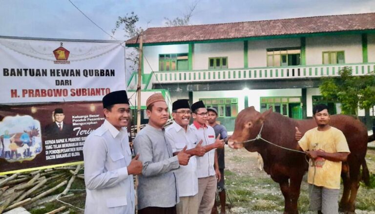 Prabowo Salurkan Sapi Qurban ke Ponpes dan Tokoh Agama: Habib Lutfhi, Habib Syech, Gus Mus, hingga Gus Baha 4 WhatsApp Image 2023 07 01 at 12.00.32