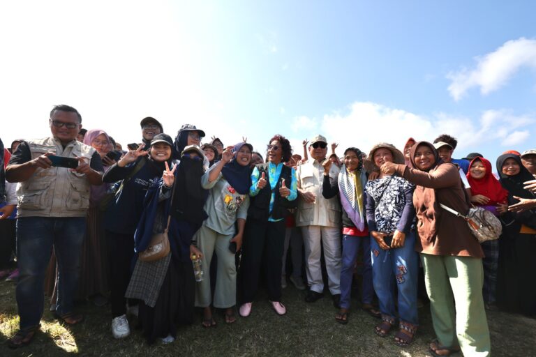 Prabowo Diteriaki Presiden Saat Kunjungi Pangandaran Bareng Susi Pudjiastuti 4 WhatsApp Image 2023 07 17 at 16.16.53