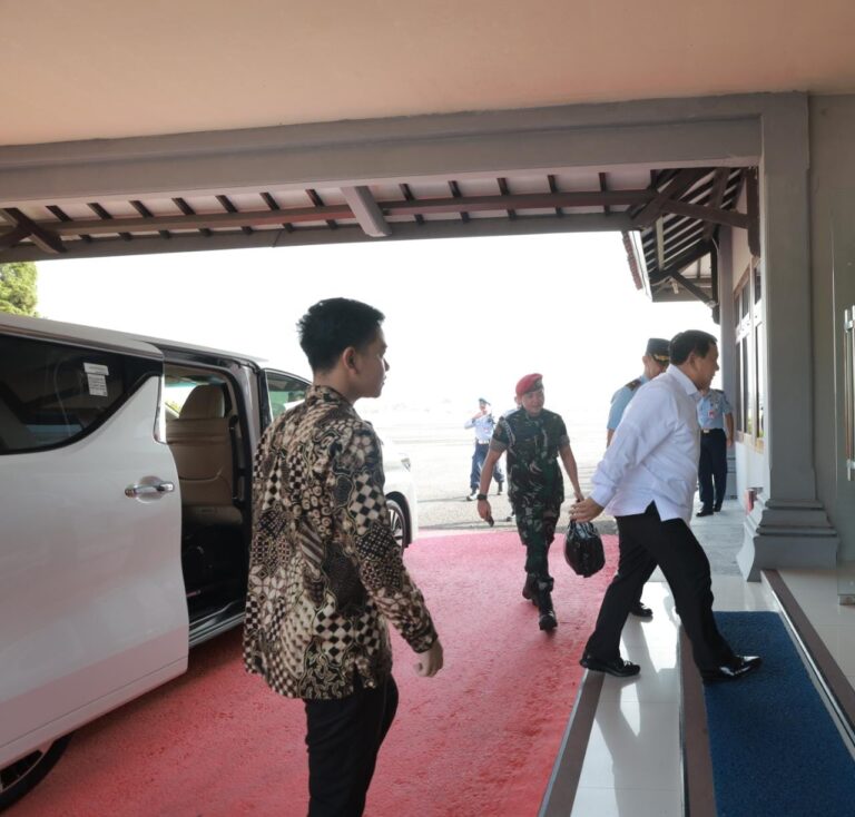 Semobil, Prabowo Ditemani Gibran Sebelum Berangkat Bareng Jokowi ke Malang 4 WhatsApp Image 2023 07 24 at 09.38.15