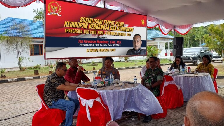Sosialisasi Empat Pilar Kebangsaan, Yan Mandenas Tegaskan Pentingnya Persatuan 4 WhatsApp Image 2023 07 31 at 17.14.53