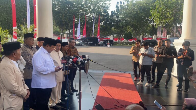Prabowo dan Habib Lutfi Bertemu Jokowi di Istana, Lapor Persiapan RI jadi Tuan Rumah Mukhtamar Sufi Sedunia 4 WhatsApp Image 2023 08 08 at 18.30.35