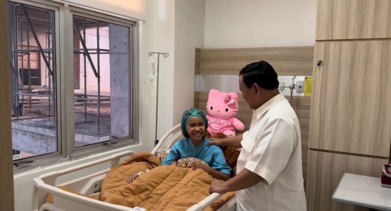 Prabowo Bantu Biaya RS Gadis Penyelamat Kucing: Saya Menangkap Getaran Semangat Nabila 4 WhatsApp Image 2023 08 13 at 06.36.27