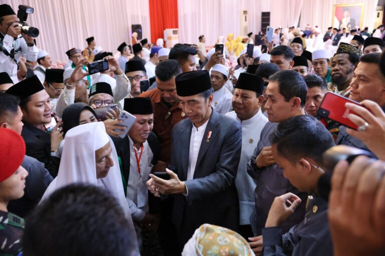 Prabowo Ingatkan Indonesia Beruntung Punya 2 Tokoh Muslim Berpengaruh Dunia: Jokowi dan Habib Luthfi 4 WhatsApp Image 2023 08 29 at 14.23.57
