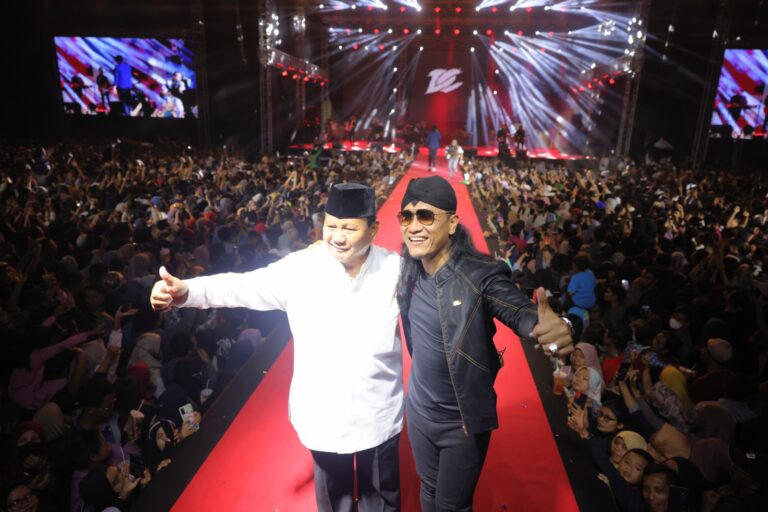 Prabowo Hadir Milad Ponpes Ora Aji, Gus Miftah Berikan Lagu: Wis Wayahe 4 WhatsApp Image 2023 09 09 at 05.29.40