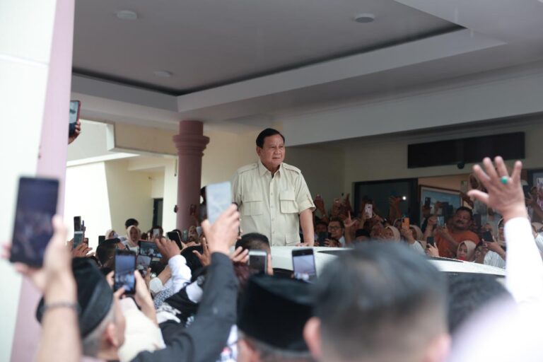 Tiba di Sumatera Barat, Prabowo Disambut Ribuan Pendukung dan Teriakan 'Presiden' 4 WhatsApp Image 2023 09 09 at 14.39.35