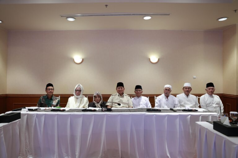 Silaturahmi ke Surabaya, Prabowo Didoakan Para Kiai NU: Wujudkan RI yang Baldatun Thoyyibatun wa Rabbun Ghofur 4 WhatsApp Image 2023 09 28 at 20.13.17 1