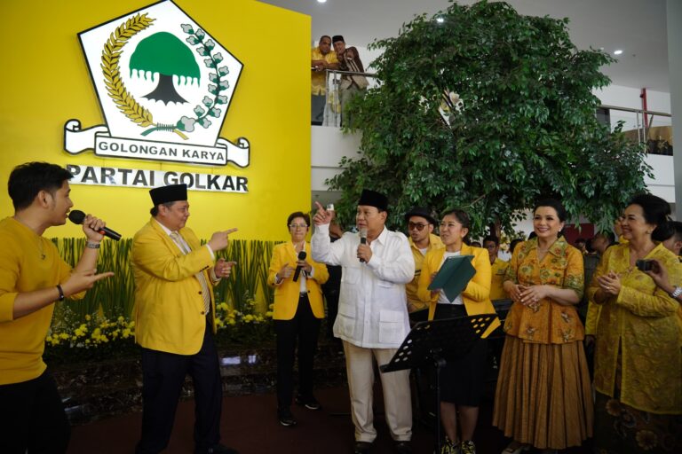 Prabowo Joget dan Nyanyi Lagu "Kamulah Satu-satunya" Bareng Airlangga dan Nurul Arifin 4 WhatsApp Image 2023 10 20 at 17.35.04 6af8b1a4