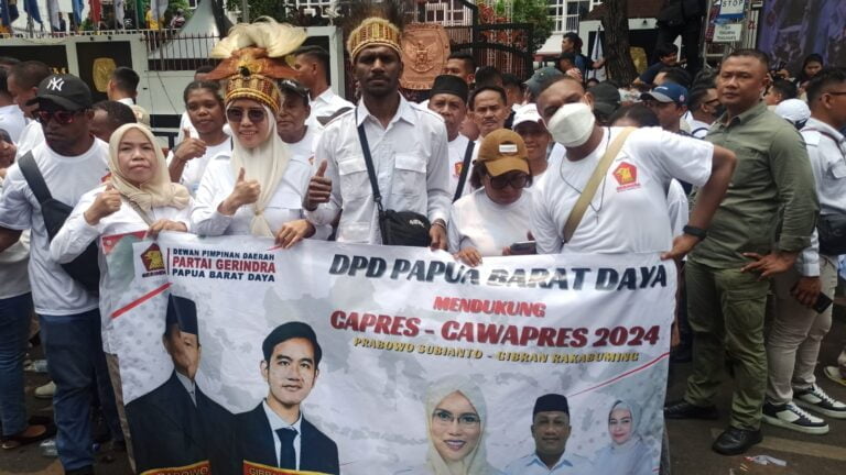 Antarkan Prabowo-Gibran Daftar ke KPU, Gerindra Papua Barat Daya Optimis Menang Satu Putaran! 4 WhatsApp Image 2023 10 27 at 10.50.41