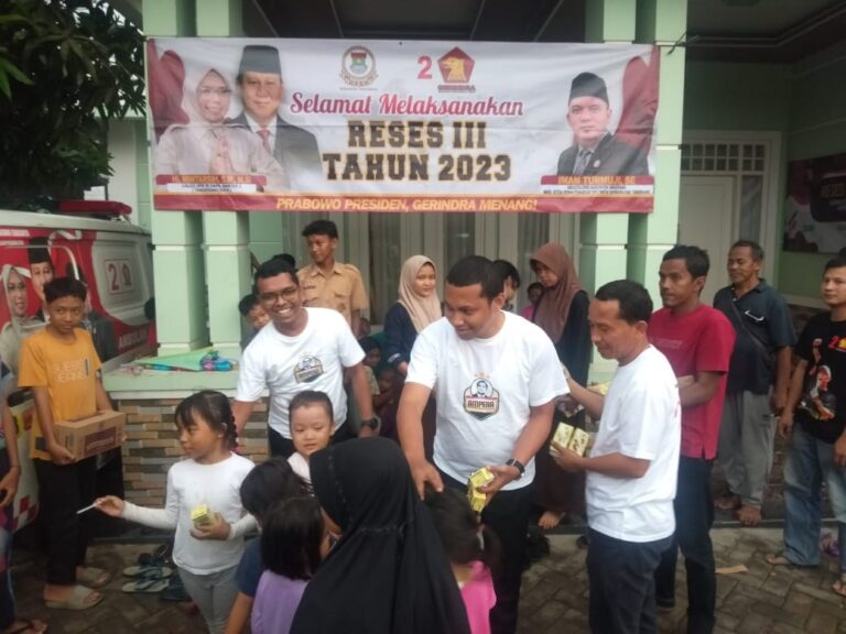 Caleg DPR RI Mintarsih dan Relawan Ampera Salurkan Susu Kepada Masyarakat 4 WhatsApp Image 2023 11 01 at 19.46.21 8b002f87 1