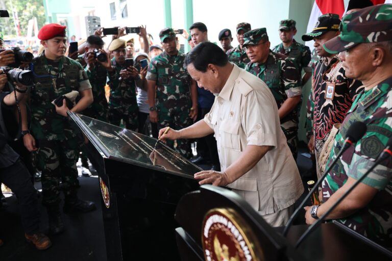 Di Hari Pahlawan, Prabowo Beri Sepeda Motor untuk Prajurit TNI Polri dan Resmikan RS di Papua 4 WhatsApp Image 2023 11 10 at 12.23.00