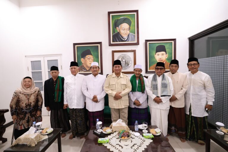 Kunjungi Tebuireng, Prabowo: Peran Kiai, Ulama, Santri Sangat Vital untuk Kemerdekaan Indonesia 4 WhatsApp Image 2023 11 11 at 16.38.50