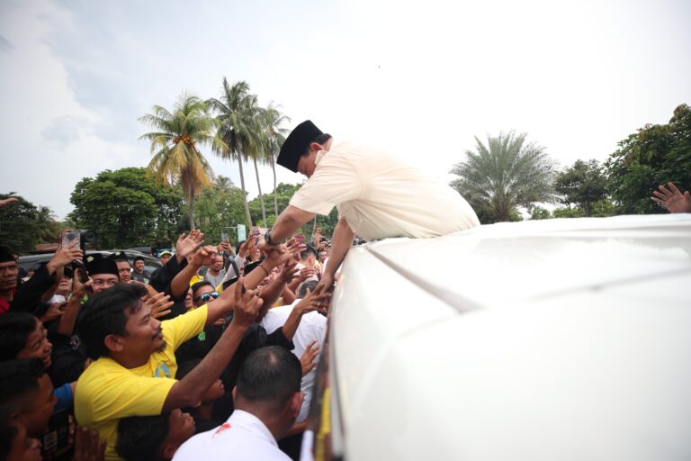 Tiba di Benteng Speelwijk, Prabowo Disambut Histeris Warga Banten Lama 4 WhatsApp Image 2023 12 03 at 13.23.23 c5cd2d9b