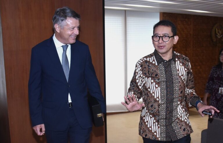 DPR RI-Uni Eropa Komitmen Selesaikan Perjanjian Kerja Sama Ekonomi IEU-CEPA 4 Ketua Badan Kerja Sama Antar Parlemen BKSAP DPR RI Fadli Zon saat menerima courtesy call Dubes Uni20240308214244