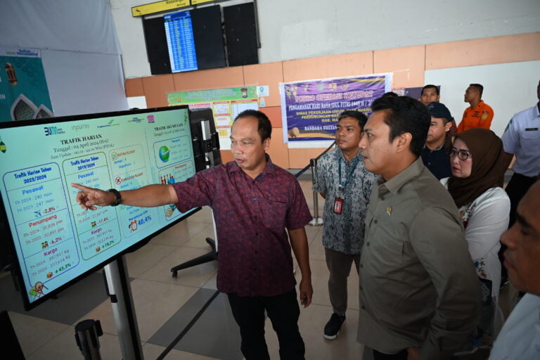 Iwan Aras Apresiasi Persiapan Arus Mudik di Sulsel 4 Wakil Ketua Komisi V DPR RI Andi Iwan Darmawan Aras saat memimpin Kunjungan Kerja Reses ke Provins20240406172357
