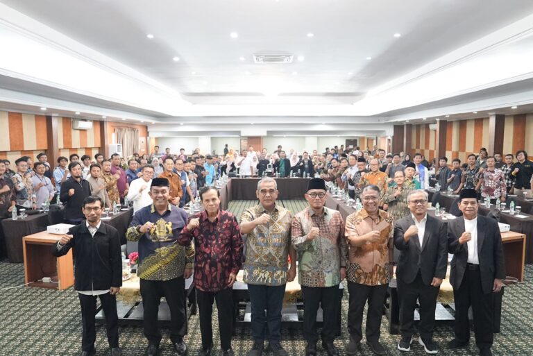 Wakil Ketua MPR: Indonesia Akan Kuat dan Dihormati Dunia Bila Para Pemimpinnya Bersatu, Kesampingkan Ego Pribadi 4 WhatsApp Image 2024 05 21 at 12.47.02 b74e5517