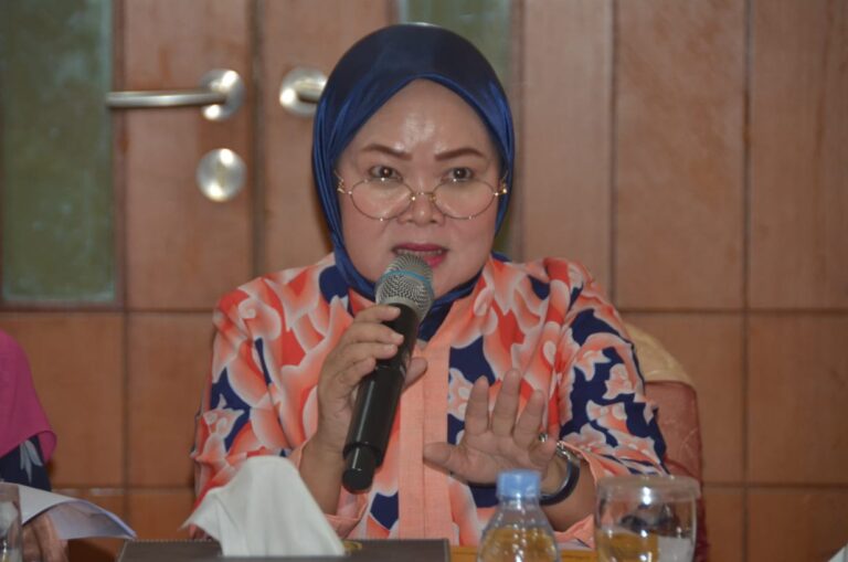 Sri Meliyana Dorong Pemerintah Tingkatkan Fasilitas Kesehatan Embarkasi Haji Ramah Lansia 4 Anggota Komisi IX DPR RI Sri Meliyana saat mengikuti kunjungan kerja spesifik ke Embarkasi Palembang20240605101835