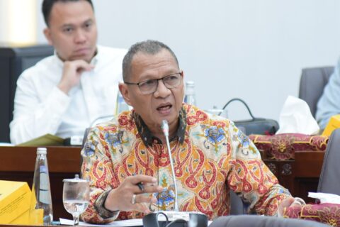 Anggota Komisi VI DPR RI M Husni saat mengikuti Rapat Dengar Pendapat RDP Komisi VI dengan Badan 20240610191136