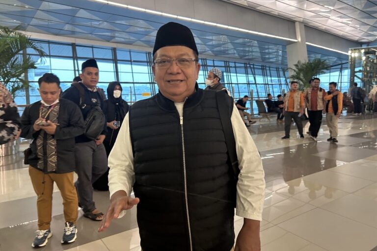 Abdul Wachid Dorong Perkuat Pengawasan Pelaksanaan Haji 2024 di Arab Saudi 4 Wakil Ketua Komisi VIII DPR RI Abdul Wachid sesaat sebelum keberangkatan Timwas Haji DPR RI ke Ara20240610210508