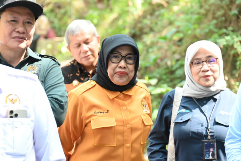 Legislator Gerindra Usul Hutan Ekowisata Kalibiru Dibuat Seperti Pasar Leweung Cianjur 4 Anggota Komisi IV DPR RI Endang Setyawati Tohari saat mengikuti Kunjungan Kerja Spesifik Komisi IV D20240702145110