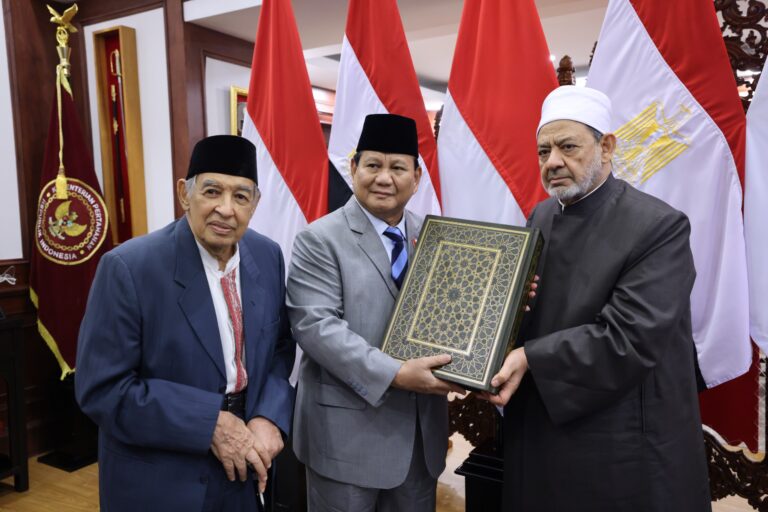 Prabowo Didoakan Imam Besar Al Azhar Mesir Lancar Pimpin Indonesia 4 WhatsApp Image 2024 07 10 at 18.47.20 84fe9b06